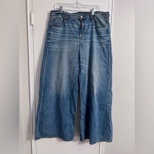 American Eagle Super High Rise Ultra Wide Leg Blue Jeans - Medium Wash - Size 14